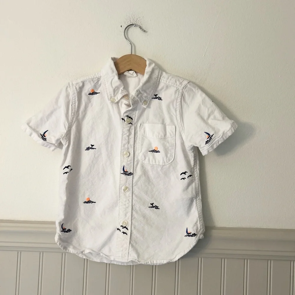GAP Boys 3T White Cotton Short Sleeve Button-Down Shirt with Nautical Embroidery